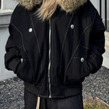 Kort sort dunjakke med pelskrave