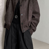 Kort ruskindsjakke med hakkrave