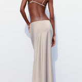 Højtaljet, tætsiddende lige midi-nederdel i satin