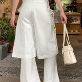 Butterfly, imiteret jakkesæt og løse hvide jeans i 2000'er-stil