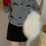 Strikket vest med rund hals pyntet med butterfly