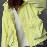 Jakke med elastisk talje og praktiske lommer