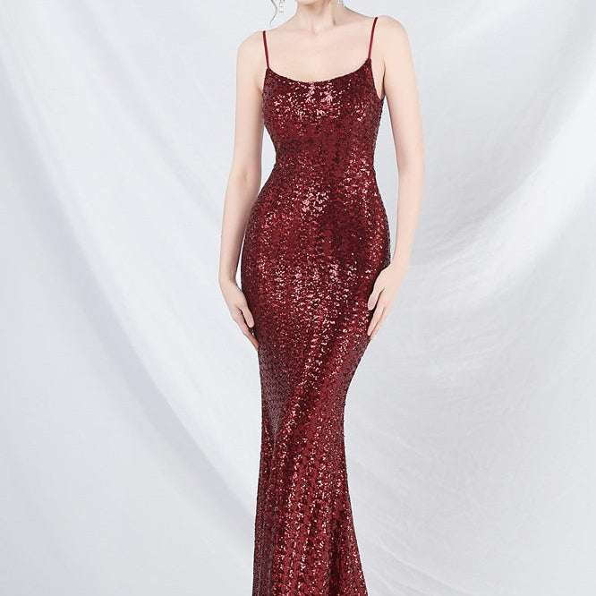 Elegant lang kjole med pailletter og tynde stropper