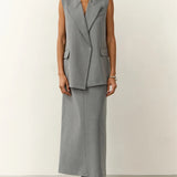 Todelt gråt, løstsiddende, ærmeløst, langt sæt til kontoret