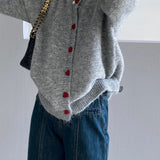 Oversized cardigan med hjerteformede knapper og rund hals