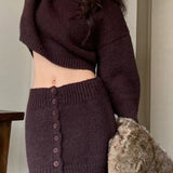 Todelt, cropped, tætsiddende striksæt med rund hals