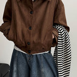 Kort ruskindsjakke med hakkrave