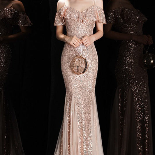 Off-shoulder aftenkjole med pailletter og mesh