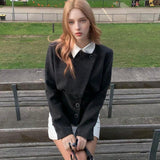 Elegant todelt frakke i ensfarvet imiteret uld med en hakket, tilspidset krave