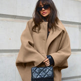 Frakke i uldblanding med flagermusærmer