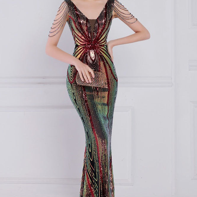 Havfrue-aftenkjole med pailletter og blomsterperler