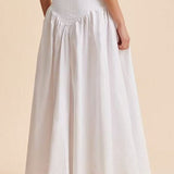 Elegant hvid maxinederdel med høj talje og patchwork-knapper