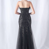 Aftenkjole med pailletter og strudsefjer