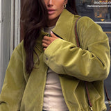 Kort, afslappet ruskindsjakke med revers