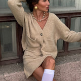 Chic todelt, ensfarvet tweed cardigan og nederdelsæt