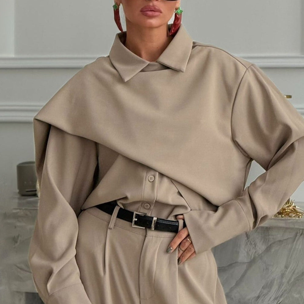 Chic vintage-sæt i to dele: turndown-top og bukser med vide ben