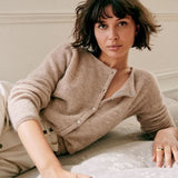 Let og stilfuld damecardigan med chin-mønster