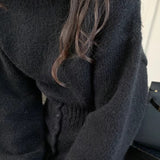 Todelt, cropped, tætsiddende striksæt med rund hals