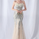 Aftenkjole med pailletter og strudsefjer