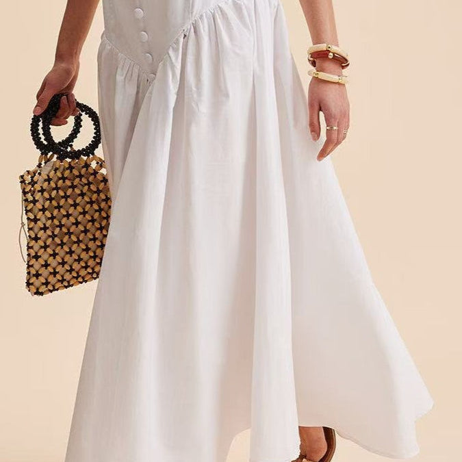 Elegant hvid maxinederdel med høj talje og patchwork-knapper