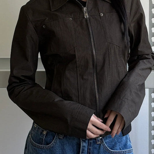 Ensfarvet utilityjakke med lynlås