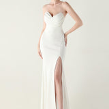 Stropløs plisseret aftenkjole med hjerteformet halsudskæring