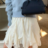 Romantisk asymmetrisk chiffon-miniskørt med flæser