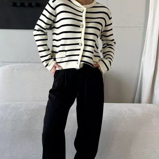 Stribet strikket cardigan med korte ærmer