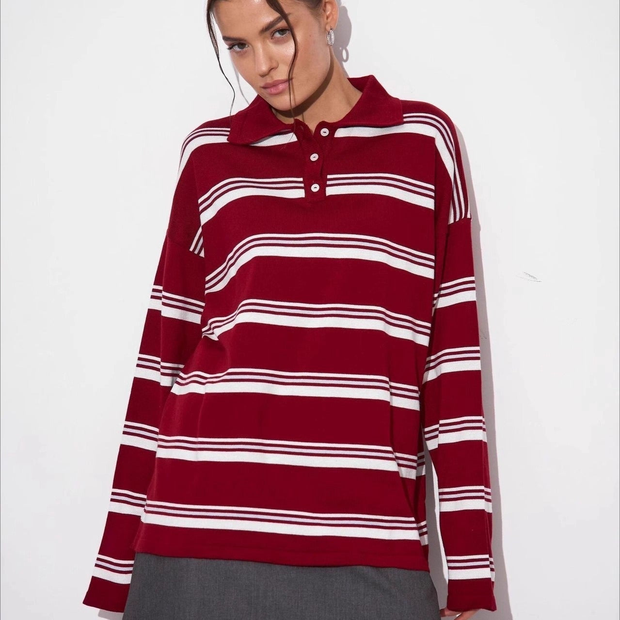 Stribet bluse med lange ærmer og en afslappet krave