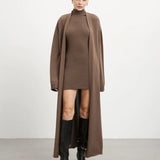 Todelt sæt: strikket tankkjole og tætsiddende lang cardigan