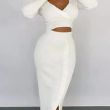 Cropped striktop med V-hals og matchende midi-nederdel