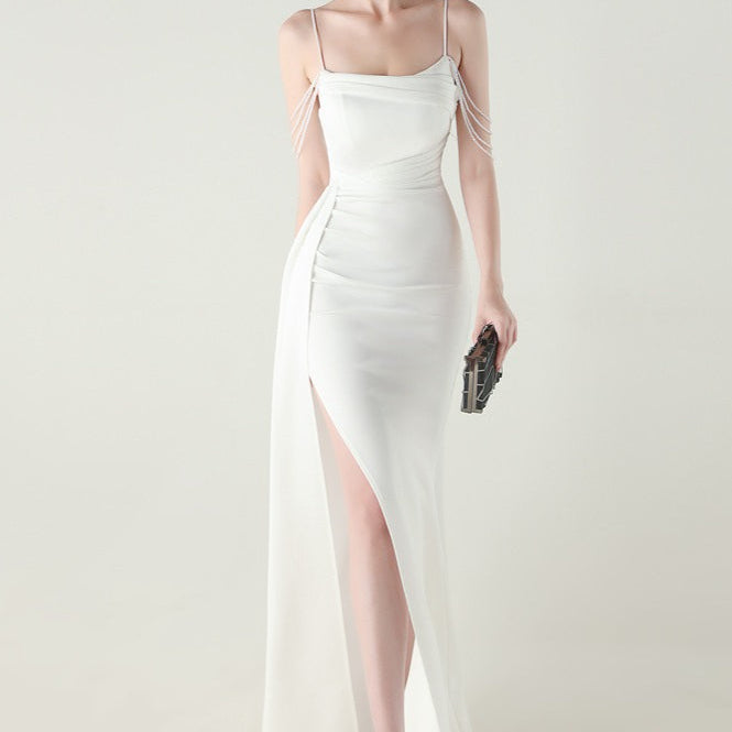 Havfrue-aftenkjole i satin med tynde stropper