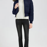 Tætsiddende dunjakke med kort talje