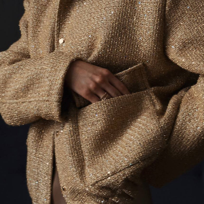 Paillettejakke med høj krave og lommer