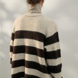 Oversized stribet strikcardigan med farveblok V-hals