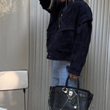 Ruskindsjakke med lommer og brede skuldre