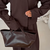 Todelt sæt: ensfarvet V-hals cardigan med tilspidsede ben