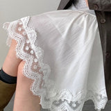 Elegant og trendy asymmetrisk midi-nederdel med blondepaneler