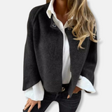 Damekort frakke - Blød strik - Løs pasform - Kraveløs - Lange ærmer