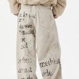 Abrikosfarvede denimjeans med lige ben og graffitiprint