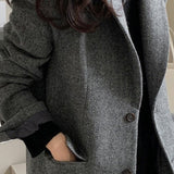 Ensfarvet blazer i uldblanding