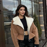 Elegant læder- og pelsfrakke med original lynlås