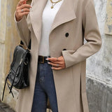 Mellemlang, enkeltradet frakke i en uldblanding