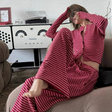 Romantisk sæt med to dele og minimalistiske striber