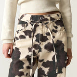 Afslappede jeans med vintage ko-print