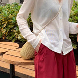 Let strikket vest med V-hals