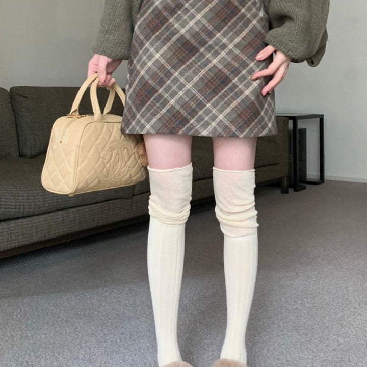 Højtaljet uldternet A-formet nederdel