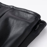 Elegant lædernederdel udsmykket med blonder