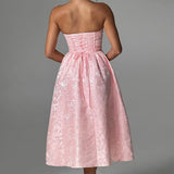 Stropløs trapez-aftenkjole i ensfarvet jacquard