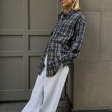 Mellemlang ternet bluse med dobbelte lommer